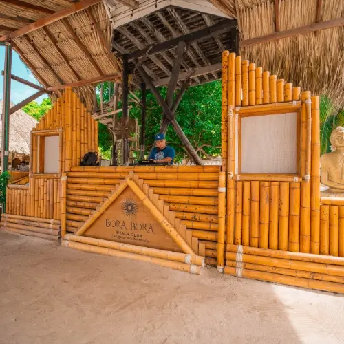 Pasadía Bora Bora Beach Club Area Club - Imagen 3