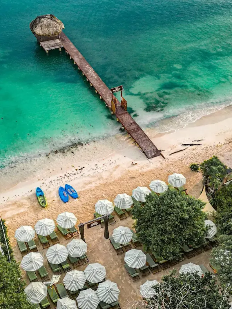 Mantas Beach Club Day Pass